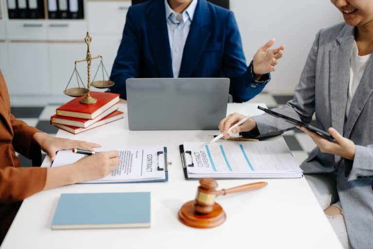 Business law concept, Lawyer business lawyers are consulting lawyers for women entrepreneurs