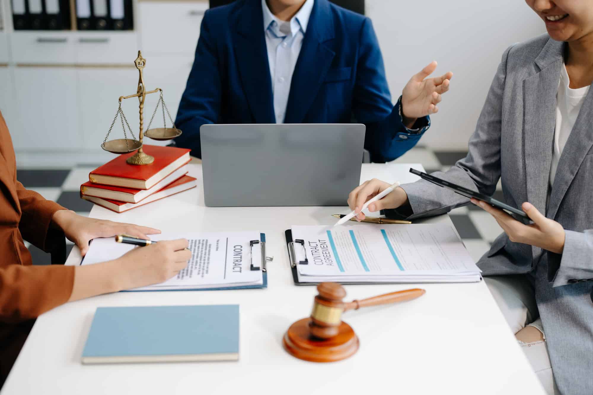 Business law concept, Lawyer business lawyers are consulting lawyers for women entrepreneurs
